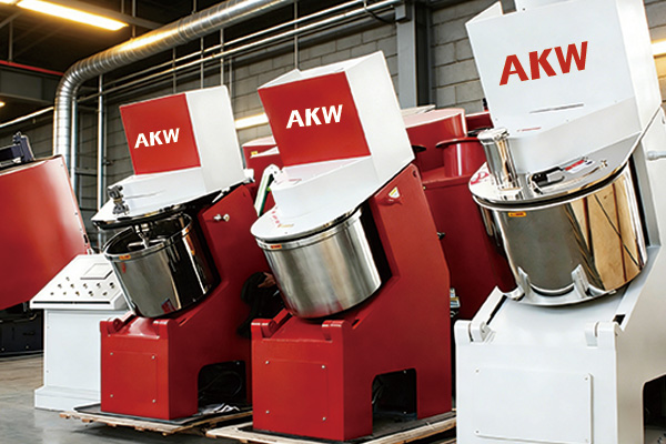 强力混合机与普通混合机：关键差异及 AKW 的优势